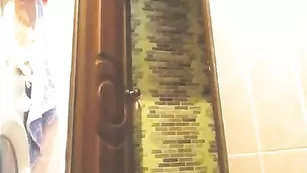 Грудастая краля Hotkleo соблазнительно сквиртит