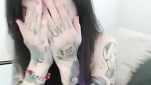 Шикарная телка harliequinnx куражится с секс игрушкой