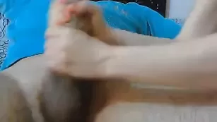 Шлюшка сосет хер и умывается спермой