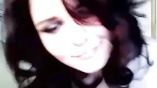 Пикантная курва Anahita мнет большие сиськи