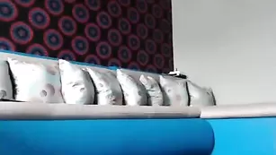 Сексуальная курва larissa4 трахает анальное отверстие