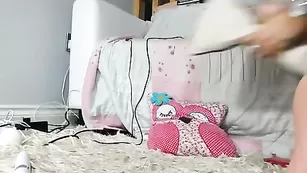 Крашенная путана CallMeBadGirl развлекается с вибратором