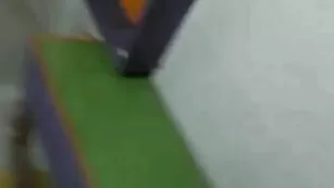 Блестящая сучка lorasexy кончает в привате