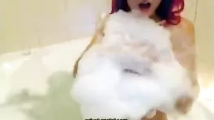 Знойная штучка Sweetladyx принимает ванну