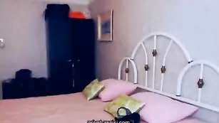 Грудастая соска HotSweetMonica обнажается и дрочит