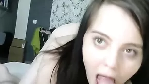 Роскошная россиянка KriisRus делает минет