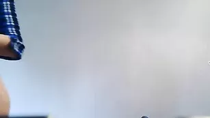 Захватывающая модель yulia0000 долбит оба отверстия