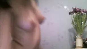 Топовая модель demetrags мнет красивую грудь