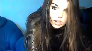 Нежная бабенка kisszkissaa демонстрирует свои прелести