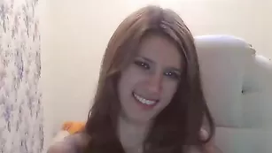 Распутная цыпочка angelina91 облизывает страпон