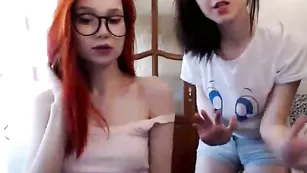 Роскошные бабы sailorwhore ласкают красивые сиськи