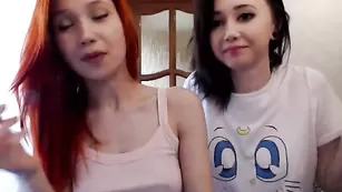 Роскошные бабы sailorwhore ласкают красивые сиськи