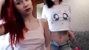 Роскошные бабы sailorwhore ласкают красивые сиськи