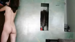 Озорная девочка AlisiaAndSlim разминает красивые сиськи