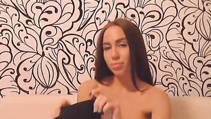 Прелестная соска esscada показывает большие сиськи