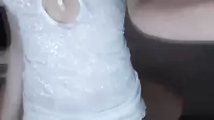 Кокетливая сука aliskacomely мастурбирует пизду