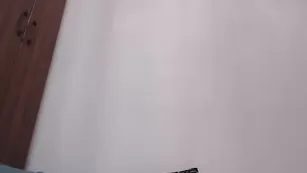 Совершенная малышка Leonzi трахает письку ловенсом