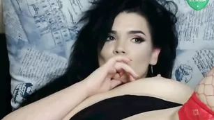 Дивная сучка AriaMorgan ебет анал