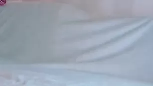 Симпатичная Alinn1 ласкает влажную письку