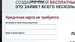 Шикарная курва Ellaina трахает пизду фаллосом