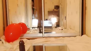 Пошлая самка coolchick трахает очко страпоном