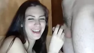 Красавица делает минетик и ебется в пизду loveboygirl