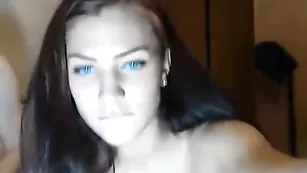 Красавица делает минетик и ебется в пизду loveboygirl