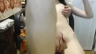 Страстная брюнетка занимается сексом twocatty