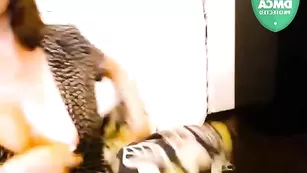 Распущенная красотка Bagheerra обнажает сиськи