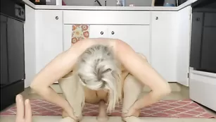 Позитивная блонда прыгаеи на самотыке submissivealexis