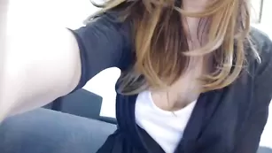 Пленительная богиня Rebbecasnowshoe отсасывает дилдо