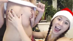 Похотливые школьницы Russiancandy демонстрируют прелести