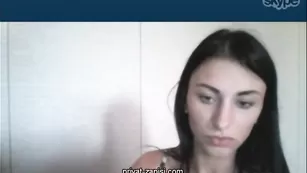 Знойная телка дразнит большими сиськами