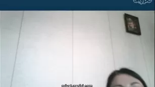 Знойная телка дразнит большими сиськами