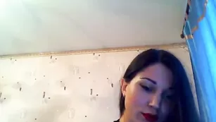 Изумительная DYWA-DRAKONA дрочит бритую киску