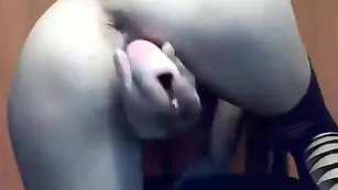 Русская барышня SvEttka трахает писечку