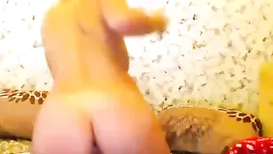 Рыжая стерлядь MillaShy шалит с фаллосом