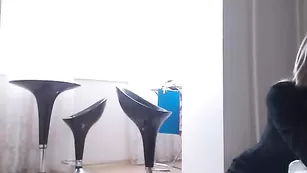 Блаженная соска hotmilla жестко трахает пизду