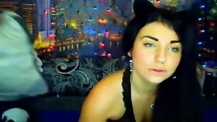 Пошлая блонда Extralegal разрабатывает очко подруге