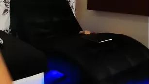 Нежная сучка BambinaDoll сует в пизду пальчики