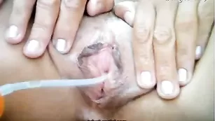 Шальная Danyana теребит киску ближним ракурсом