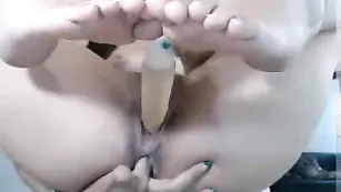 Распутная самка Hairypussyy трахнула обе дырки