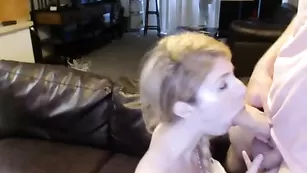 Глубокий минет сексуальной белоснежки Jackplusjill