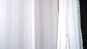 Пышногрудая самка Yournewlove позирует в нижнем белье