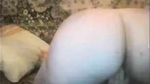 Великолепная толстуха kristinkax трахает пизду и кончает