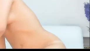 Приятная шлюшка LexxxusGs вставляет в попу пробку