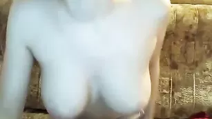 Пышногрудая стерлядь снимает нижнее белье JeffJam