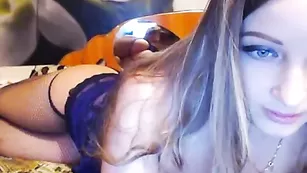 Шальная блудница _Insomnia_ ласкает красивые сиськи