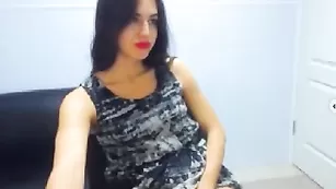 Сексуальная детка millami показала бритые дырочки