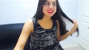 Сексуальная детка millami показала бритые дырочки